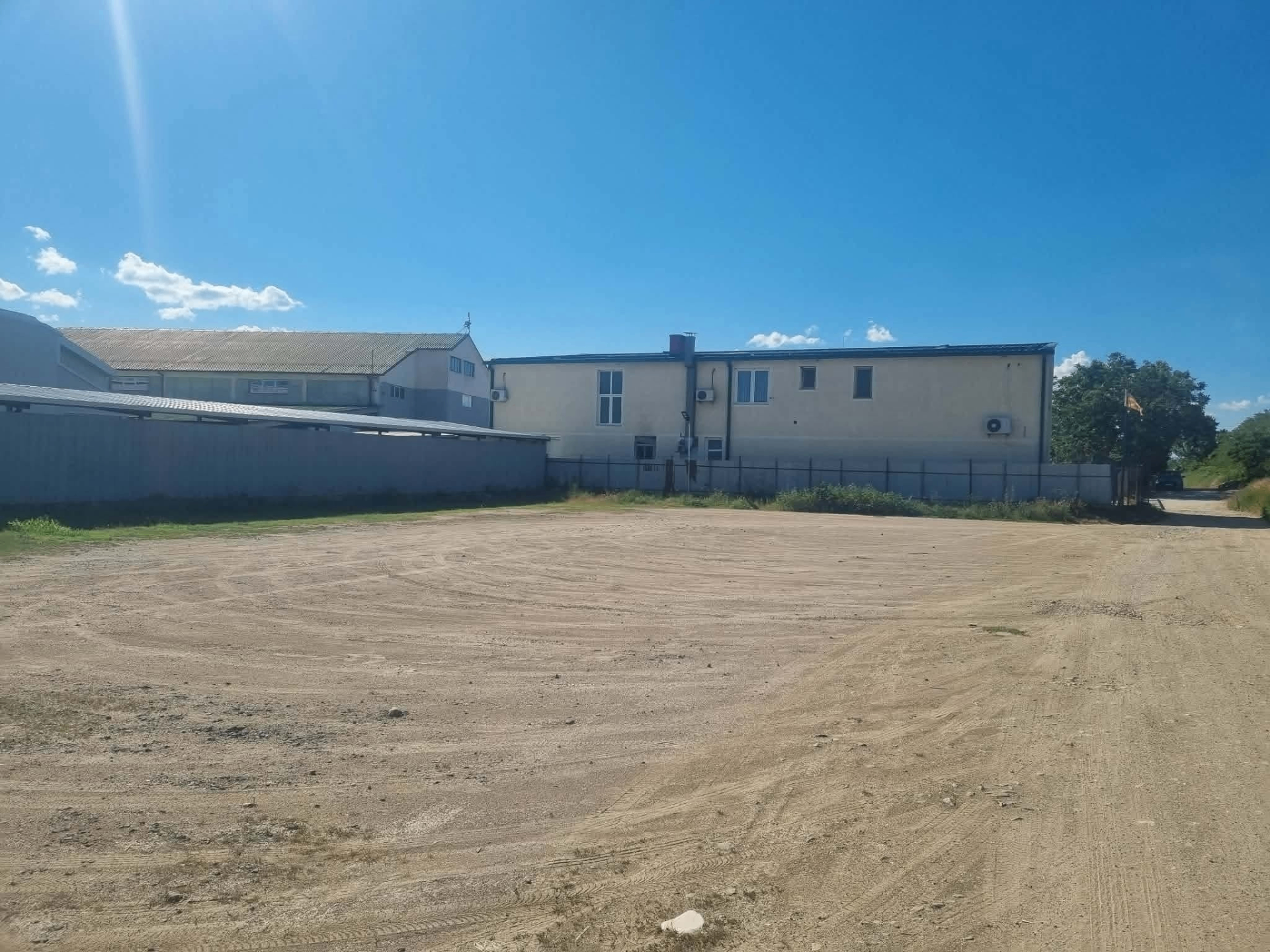 СЕ ПРОДАВА ЗЕМЈОДЕЛСКО ЗЕМЈИШТЕ – КО СТРУМИЦА (СПРОТИ АЛМАК)